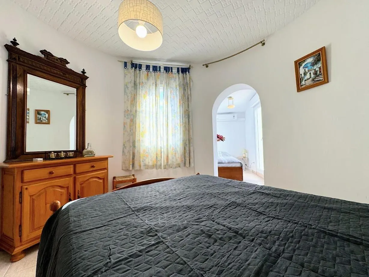 Empurialola -Encantadora Casa Con Jardin Cerca Del Centro -142 إمبوريابرافا بيت للعطل