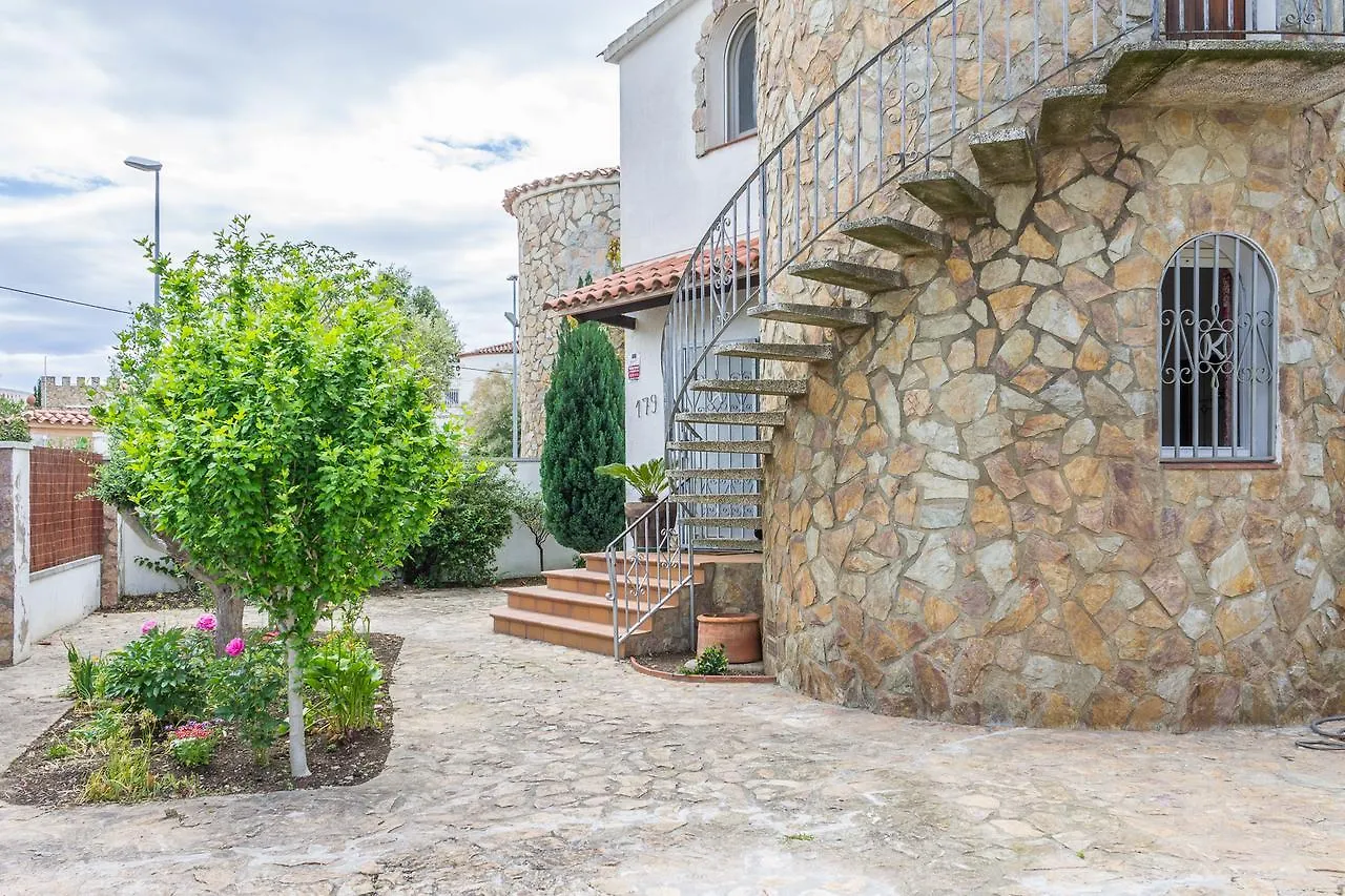 Empurialola -Encantadora Casa Con Jardin Cerca Del Centro -142 إمبوريابرافا 0*,  إسبانيا
