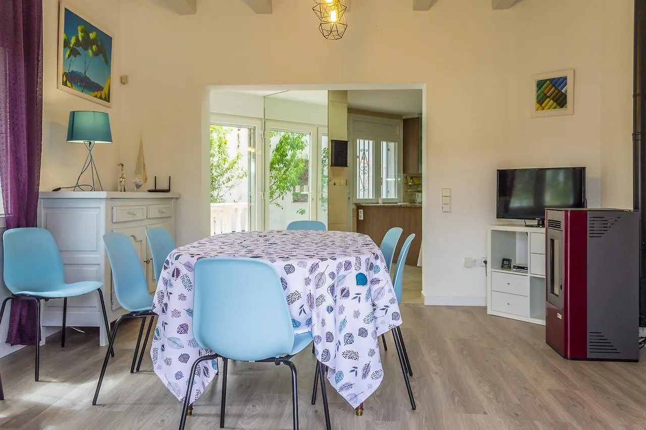Empurialola -Encantadora Casa Con Jardin Cerca Del Centro -142 إمبوريابرافا بيت للعطل