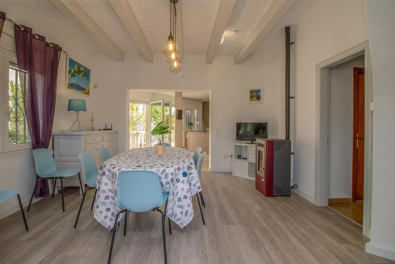 Empurialola -Encantadora Casa Con Jardin Cerca Del Centro -142 إمبوريابرافا بيت للعطل